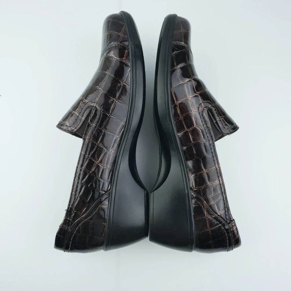 Clarks Loafers Women 8M Brown Croc‎ Embossed Patent Wedge Bendables 38634